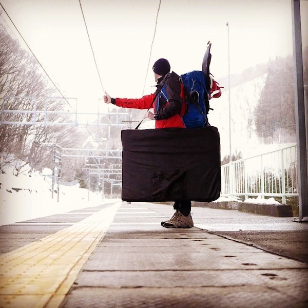 Donny_The_Nomadic_Physio_Snow_Train_Station_hitching
